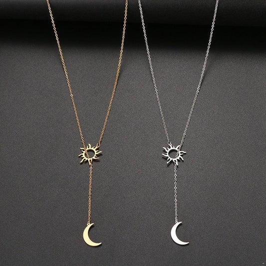 Collier pendentif soleil et lune plat totem plaqué or / argent