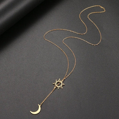 Collier pendentif soleil et lune plat totem plaqué or / argent