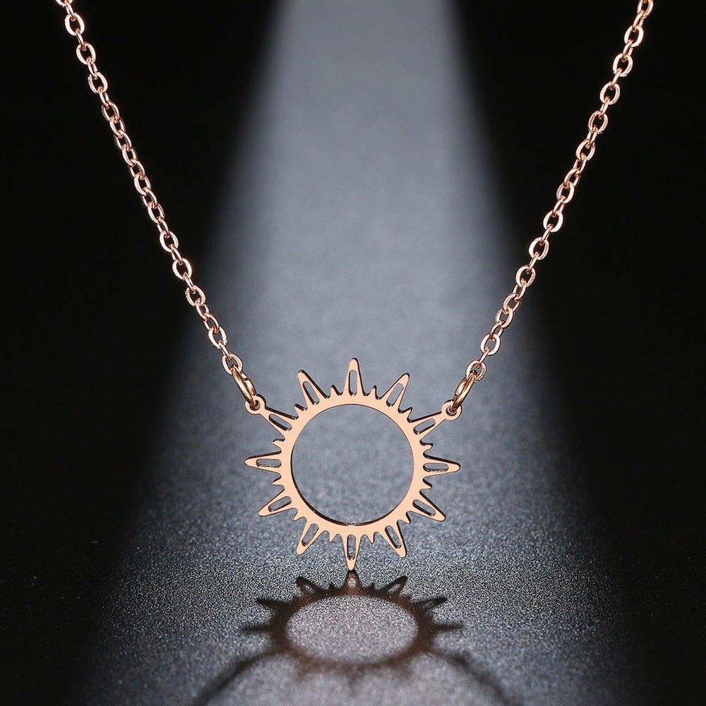 Collier pendentif soleil irrégulier plat creux plaqué or / or rose / argent
