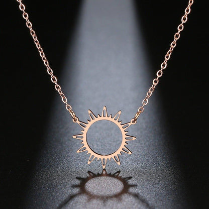 Collier pendentif soleil irrégulier plat creux plaqué or / or rose / argent