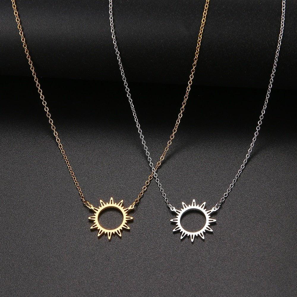 Collier pendentif soleil irrégulier plat creux plaqué or / or rose / argent