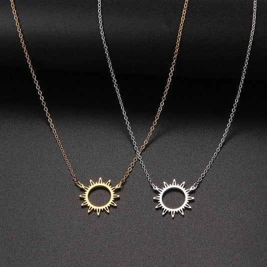 Collier pendentif soleil irrégulier plat creux plaqué or / or rose / argent