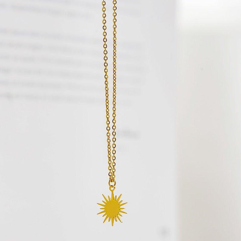 Collier pendentif soleil irrégulier plat plaqué or