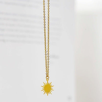 Collier pendentif soleil irrégulier plat plaqué or