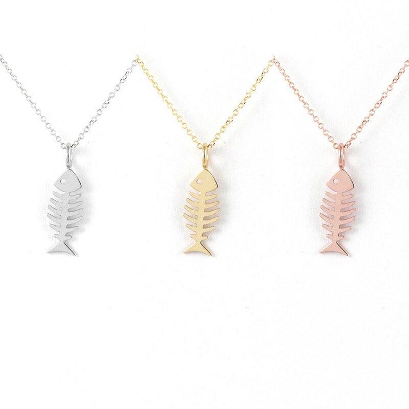 Collier pendentif squelette de poisson en plaqué or / argent / or rose
