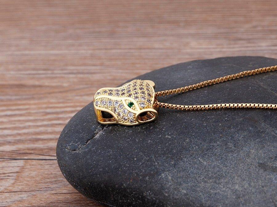 Collier pendentif tête de panthère en strass plaqué or
