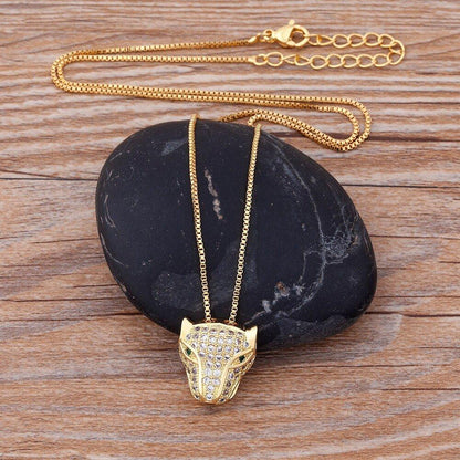 Collier pendentif tête de panthère en strass plaqué or
