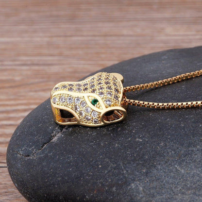 Collier pendentif tête de panthère en strass plaqué or
