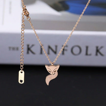 Collier pendentif tête de renard et sa queue plaqué or rose / argent