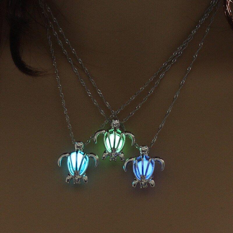 Collier pendentif tortue pierre brillant