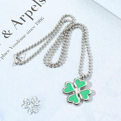Collier pendentif trèfle à quatre feuilles en coeurs verts