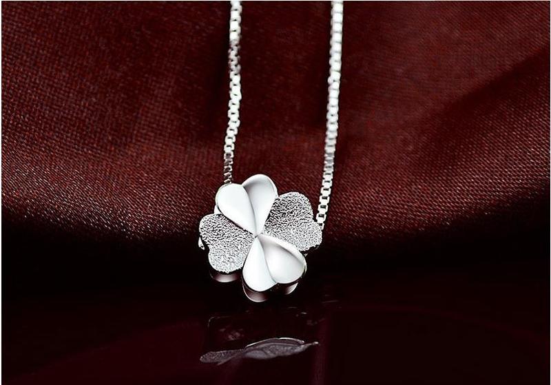 Collier pendentif trèfle à quatre feuilles strass et lisse en argent 925
