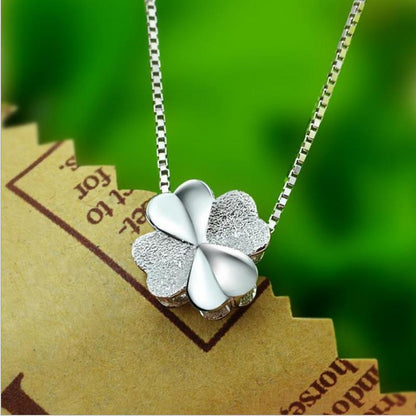 Collier pendentif trèfle à quatre feuilles strass et lisse en argent 925