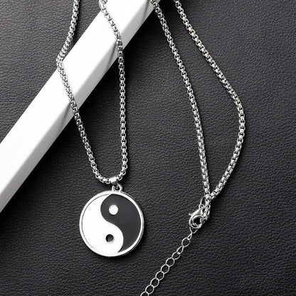 Collier pendentif yin yang noir et blanc