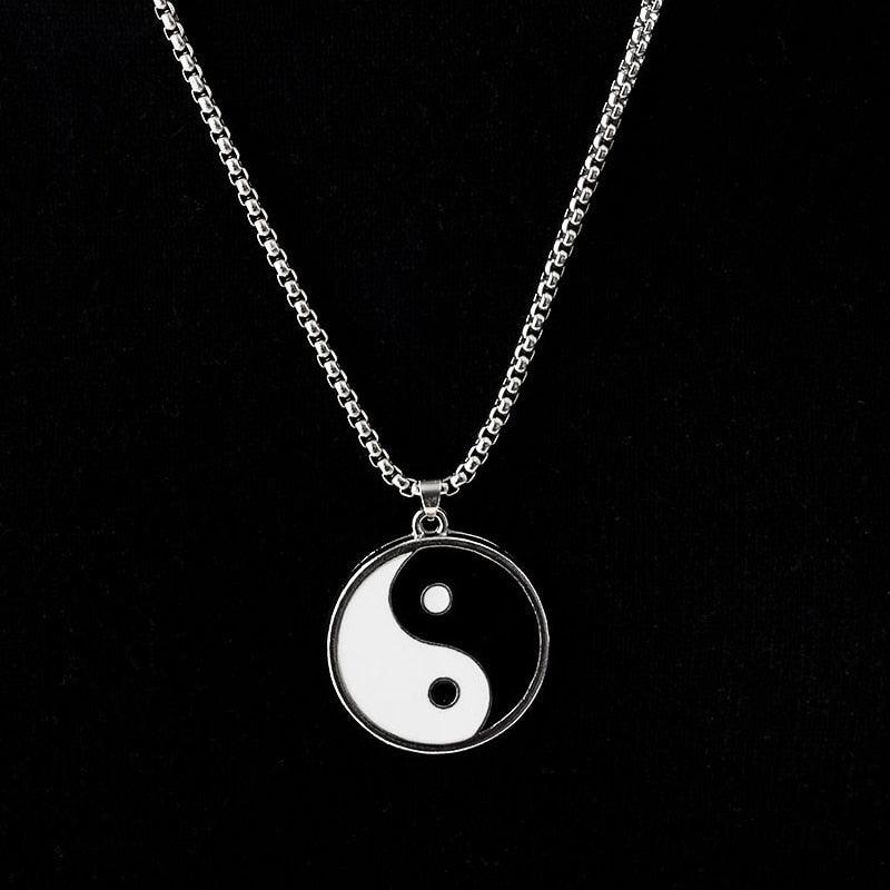 Collier pendentif yin yang noir et blanc