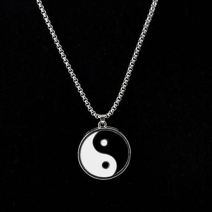 Collier pendentif yin yang noir et blanc