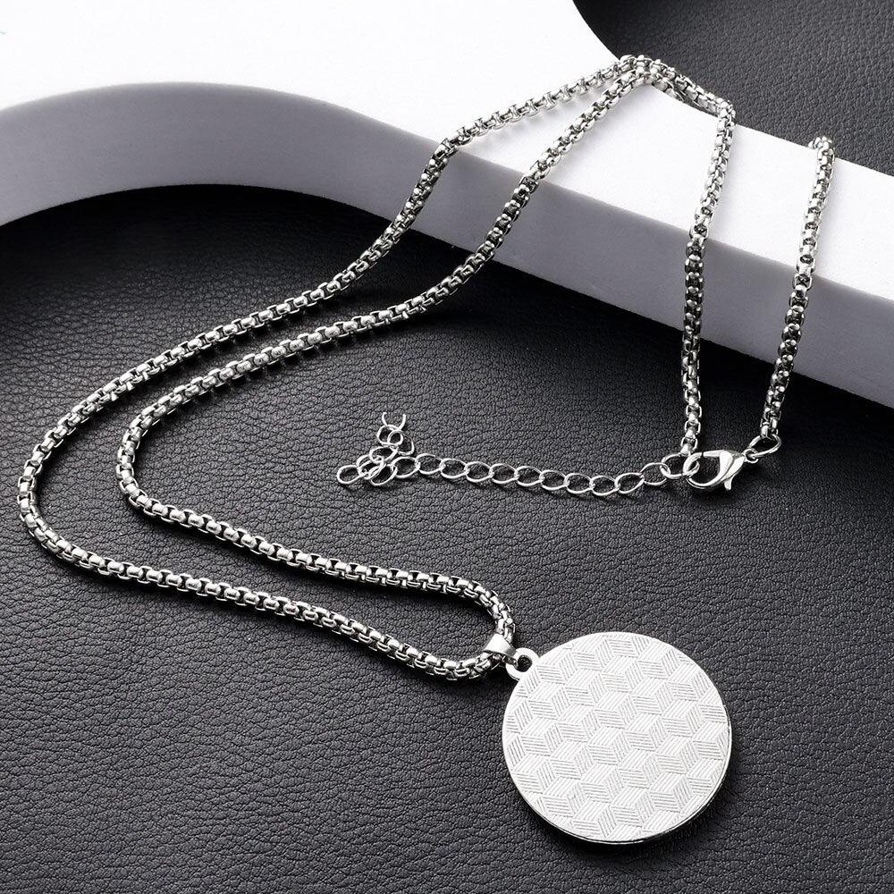 Collier pendentif yin yang noir et blanc