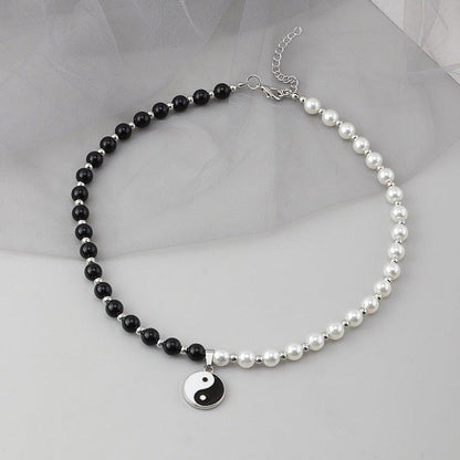 Collier pendentif yin yang noir et blanc collier perles ras de cou