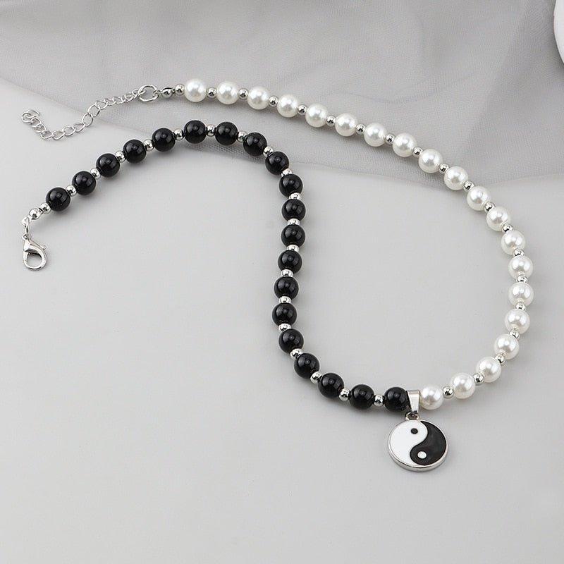 Collier pendentif yin yang noir et blanc collier perles ras de cou