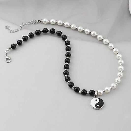 Collier pendentif yin yang noir et blanc collier perles ras de cou