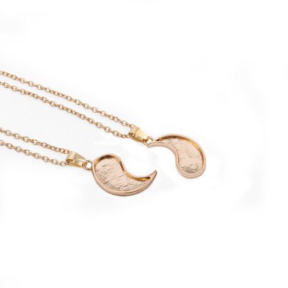 Collier pendentif yin yang noir et blanc double