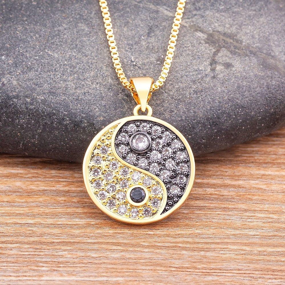Collier pendentif yin yang noir et blanc plaqué or pierres précieuses - MonPendentif