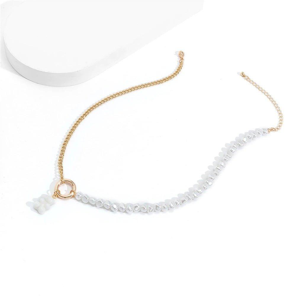 Collier perlé et pendentif ourson blanc