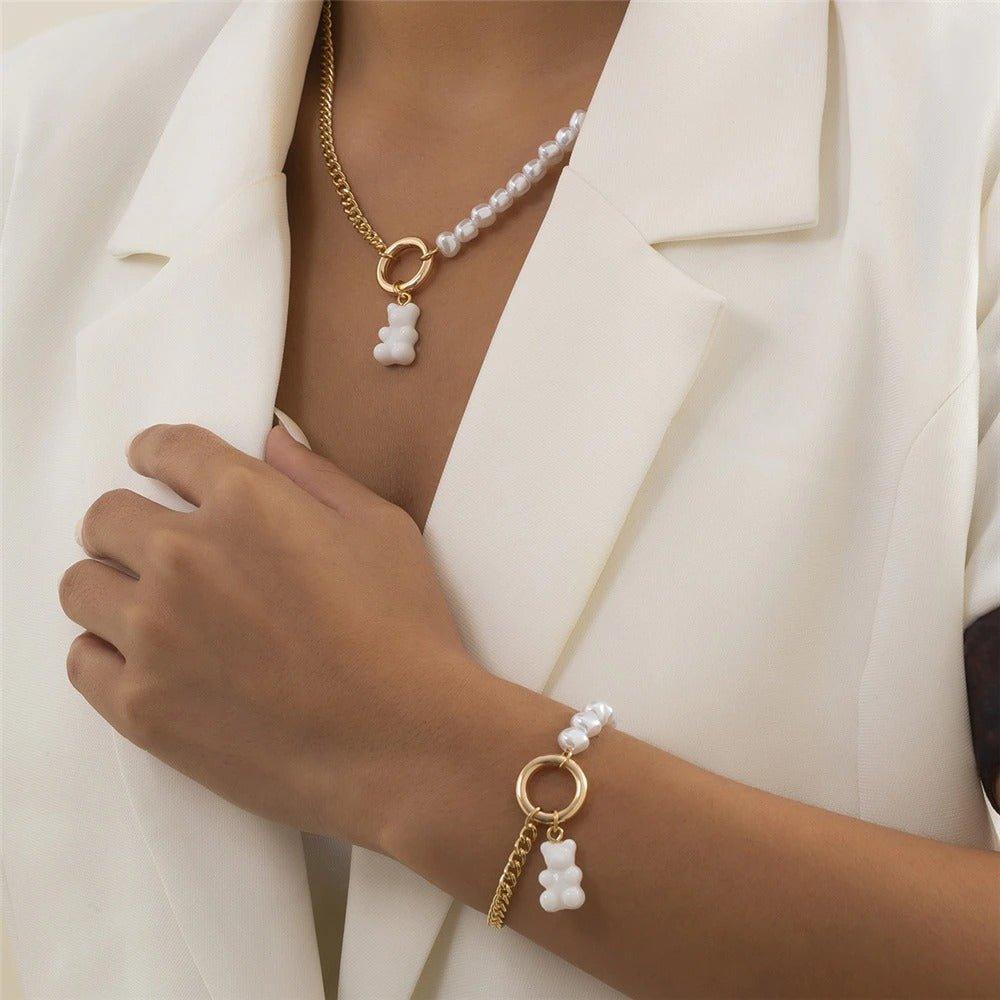 Collier perlé et pendentif ourson blanc