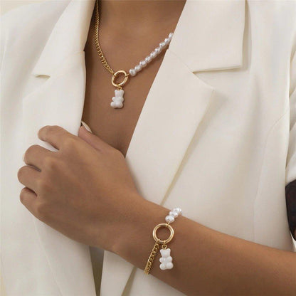 Collier perlé et pendentif ourson blanc