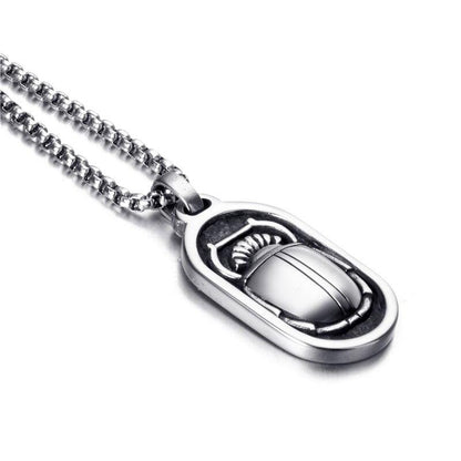 Collier plaque avec un scarabée et oeil oudjat gravé en plaqué argent