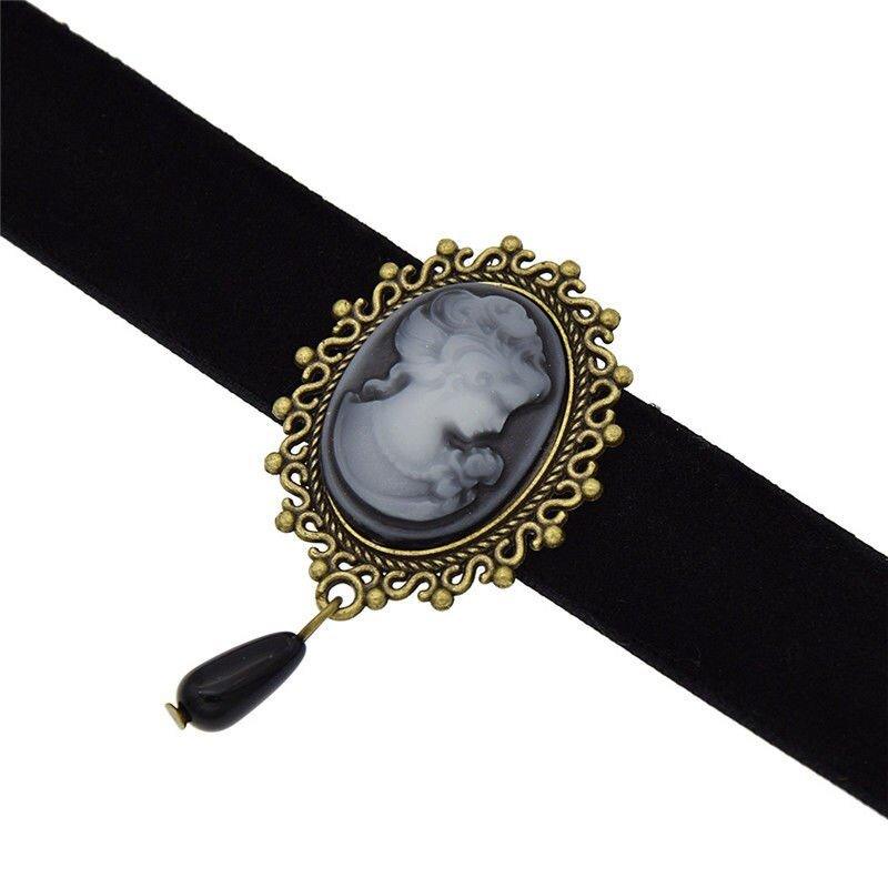 Collier style gothique ras de cou en tissu avec pendentif portrait en camé