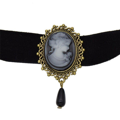 Collier style gothique ras de cou en tissu avec pendentif portrait en camé