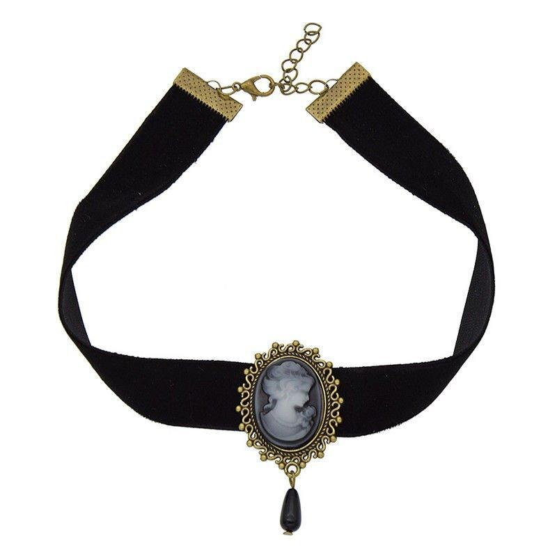 Collier style gothique ras de cou en tissu avec pendentif portrait en camé