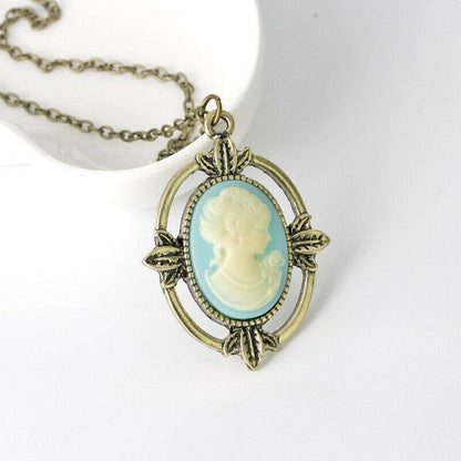 Collier vintage avec pendentif camée bronze portrait