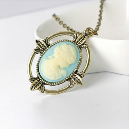 Collier vintage avec pendentif camée bronze portrait
