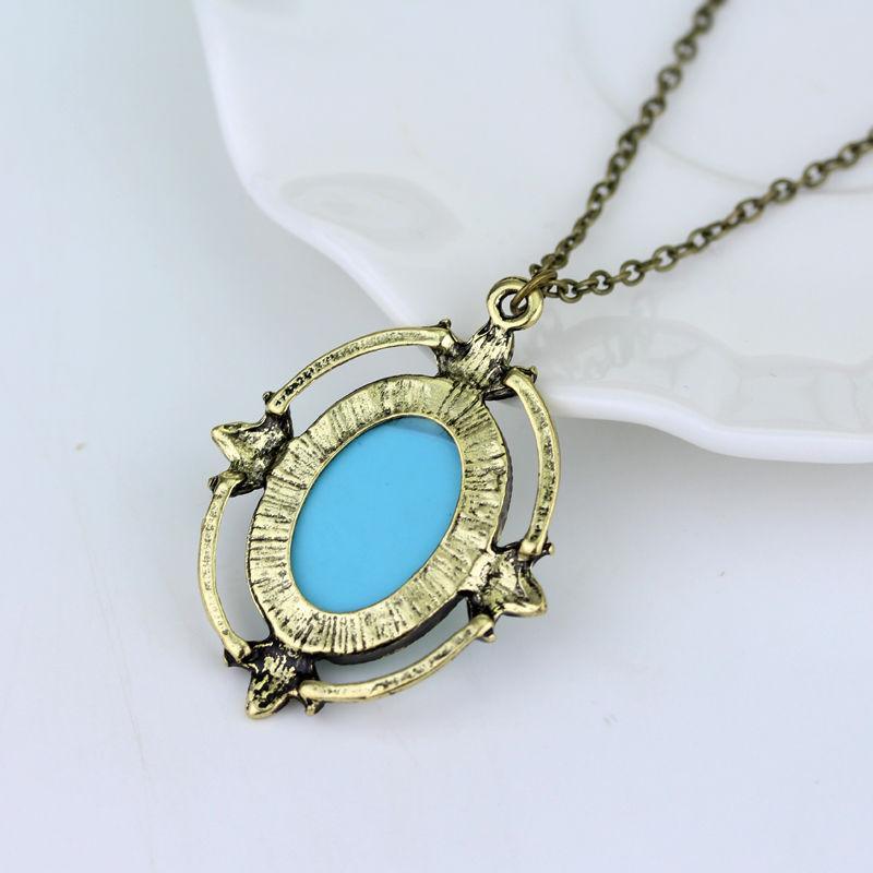 Collier vintage avec pendentif camée bronze portrait
