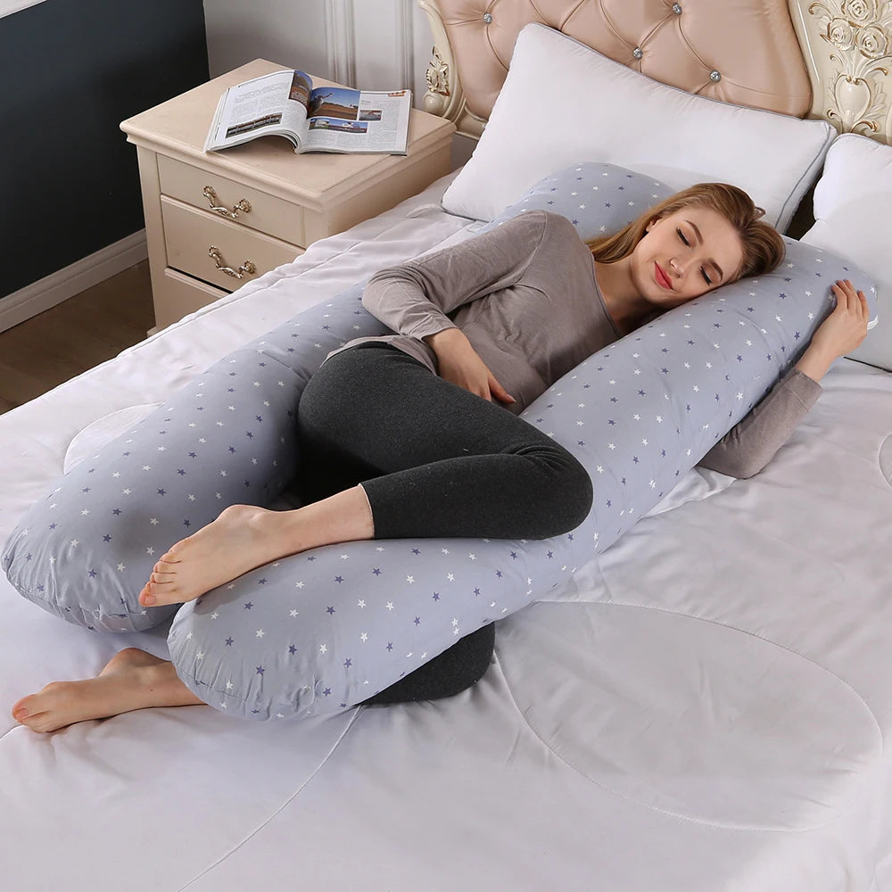 Coussin grossesse avec motifs d'étoiles