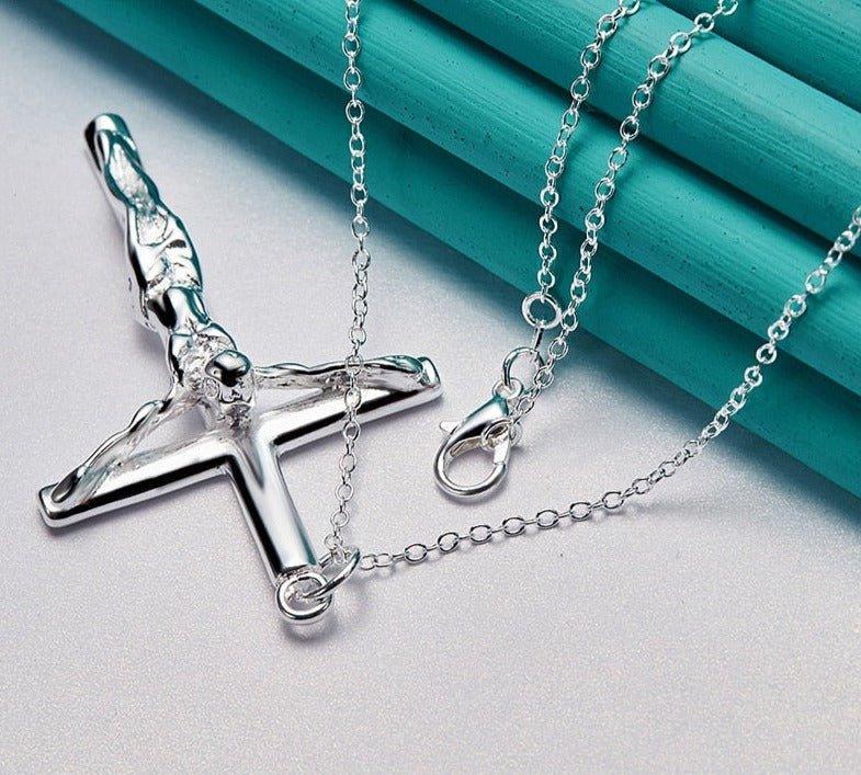 Croix religieuse avec Jésus en argent Sterling 925