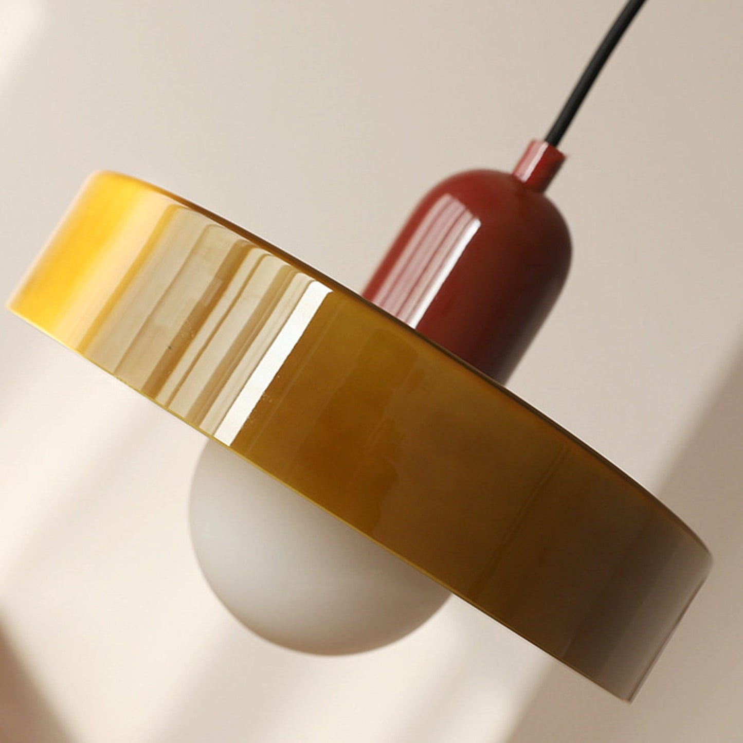 Suspension Bauhaus en Verre - Un Mélange Parfait de Créativité et de Design Moderne