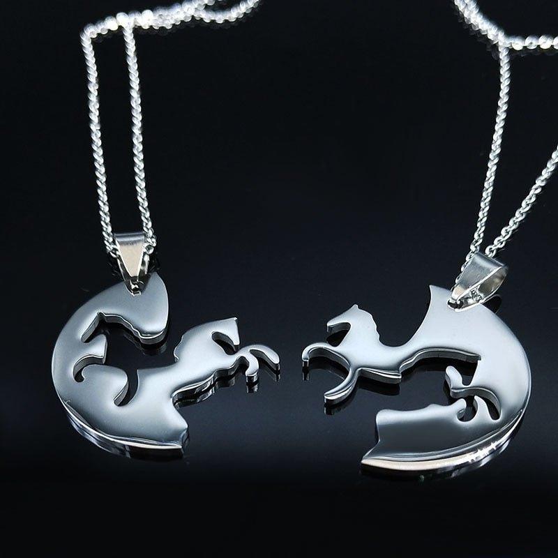Double collier pendentif cheval médaillon plaqué argent