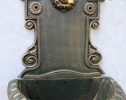 Fontaine murale en fonte