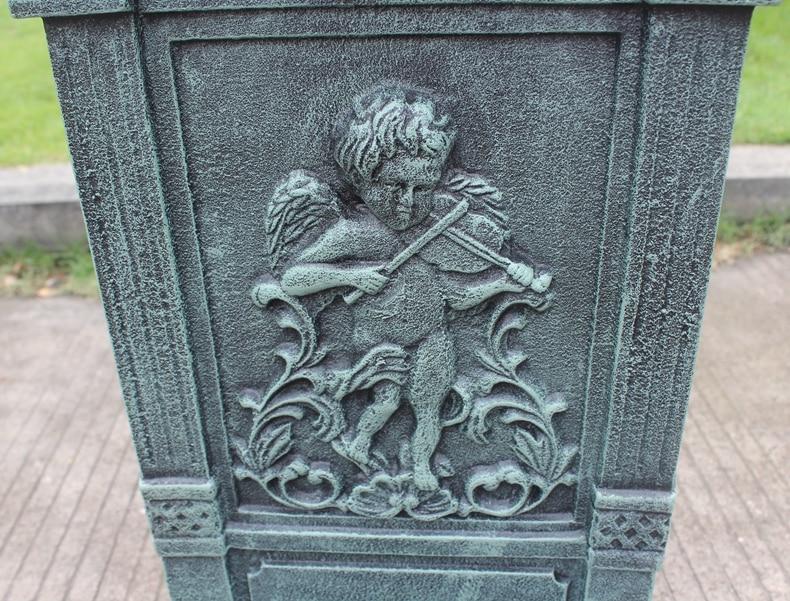 Fontaine murale sur pied