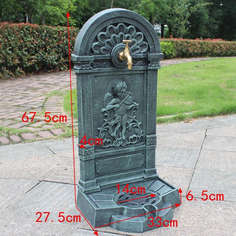 Fontaine murale sur pied