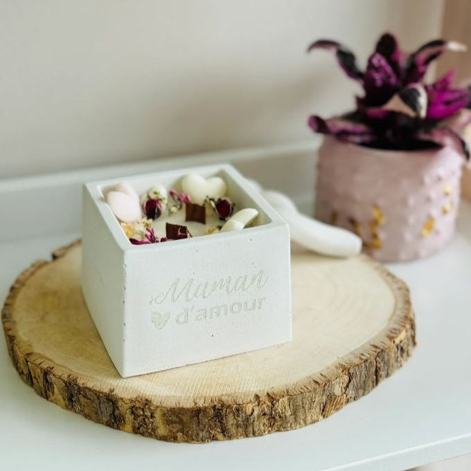 Bougie personnalisable – 2 mèches crépitantes, cœurs fondants & fleurs séchées
