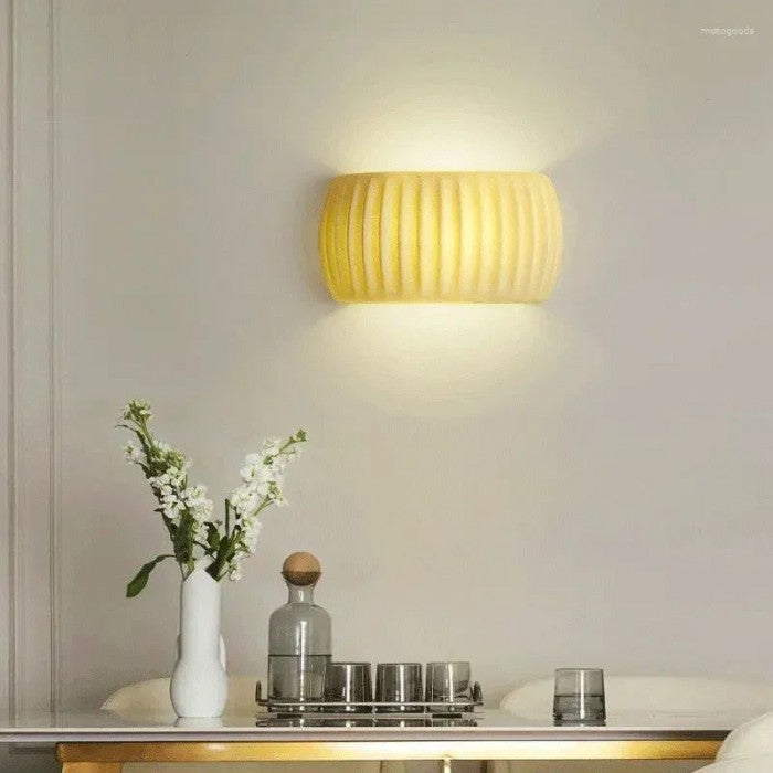 Applique Murale Scandinave en Résine - Éclairage Design avec Texture Ribblée