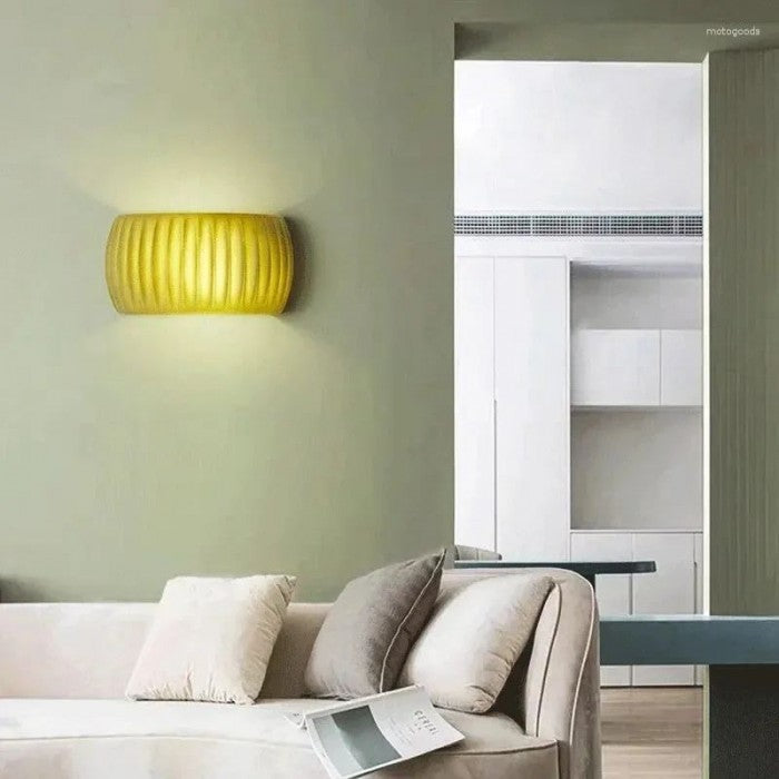 Applique Murale Scandinave en Résine - Éclairage Design avec Texture Ribblée