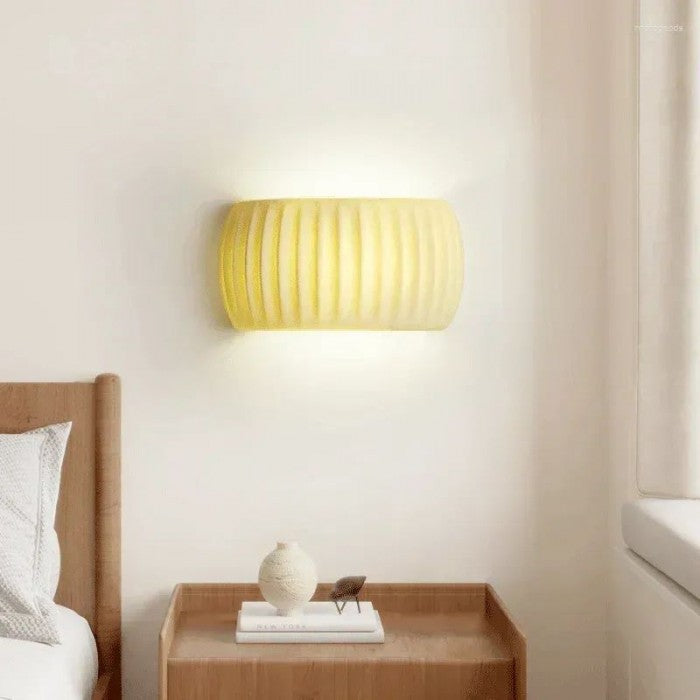 Applique Murale Scandinave en Résine - Éclairage Design avec Texture Ribblée