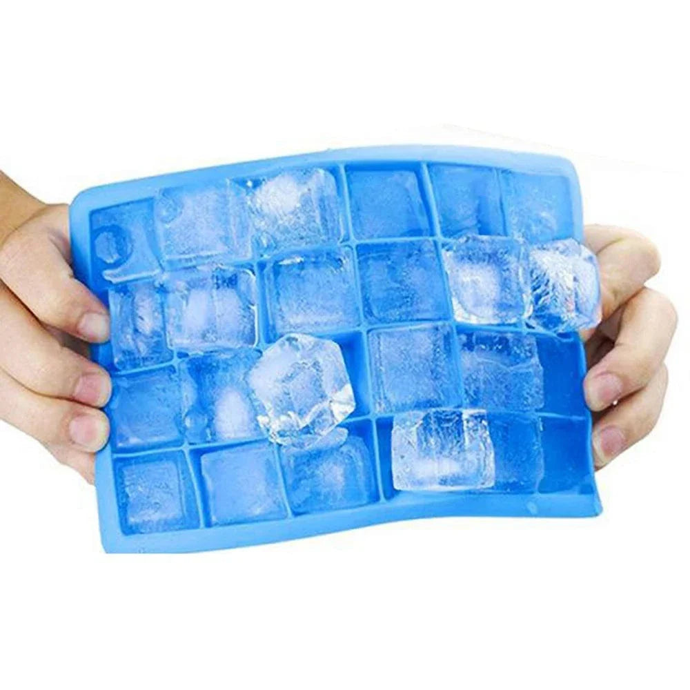 Bac à glaçons 24 compartiments - en silicone avec couvercle