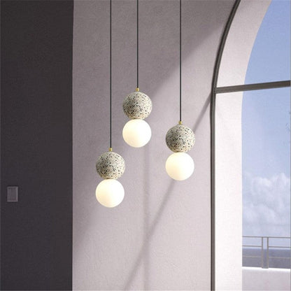 Suspension Origo – Design Géométrique en Zement, Pierre Volcanique et Verre Opale