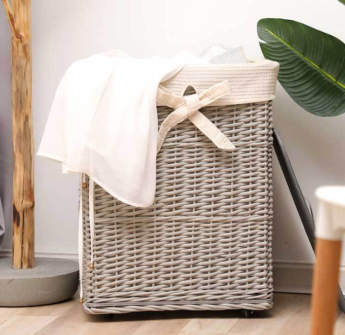 Panier à Linge en Osier sur Roulettes Opéra